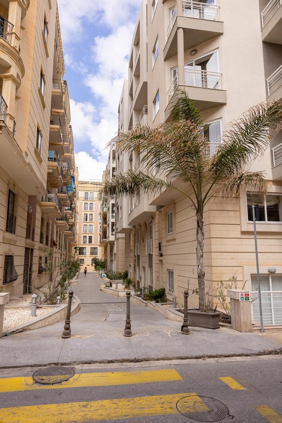 Balluta Bay Spacious Apt - 2Br สลีมา ภายนอก รูปภาพ