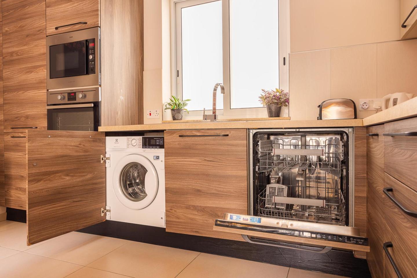 Balluta Bay Spacious Apt - 2Br สลีมา ภายนอก รูปภาพ