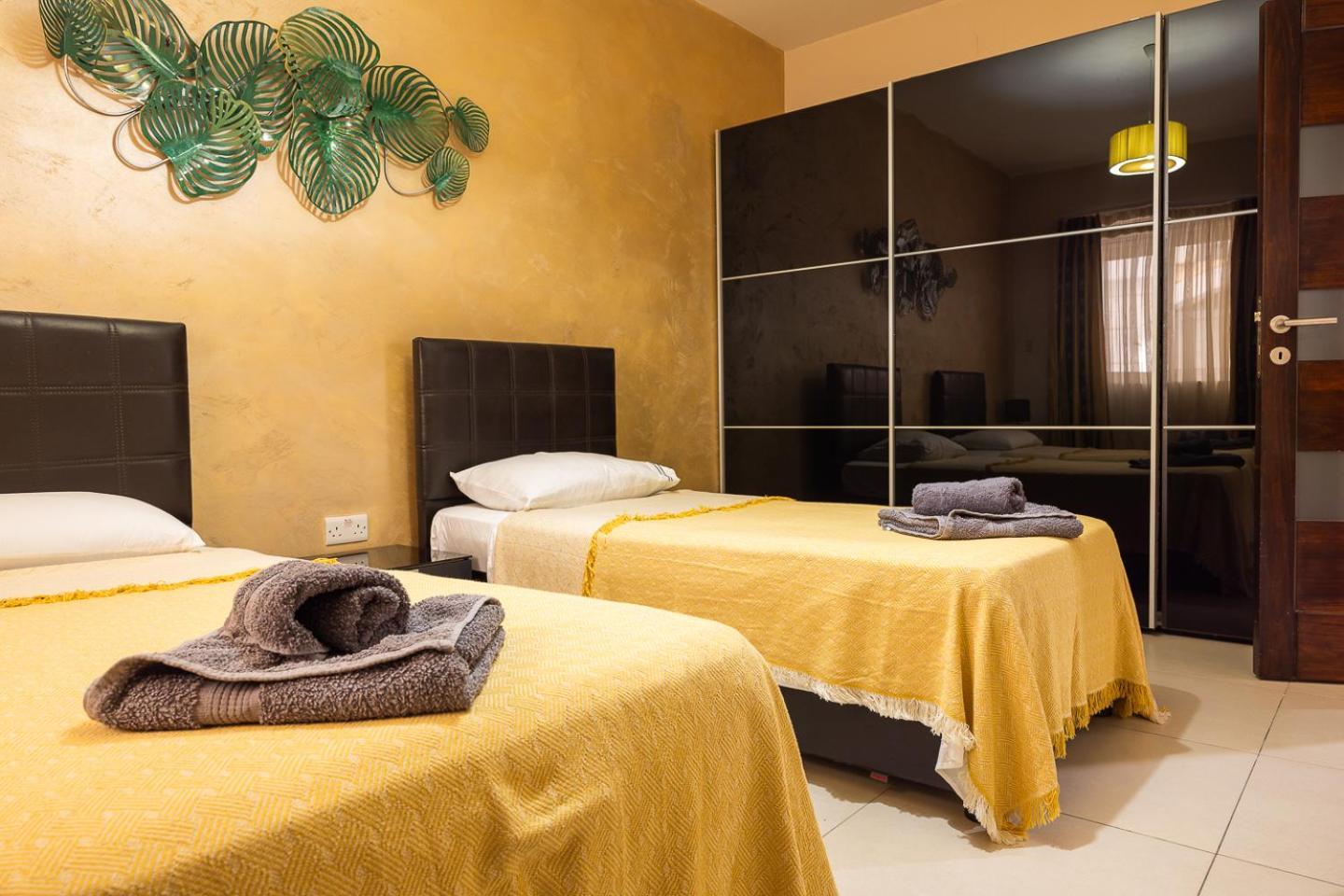 Balluta Bay Spacious Apt - 2Br สลีมา ภายนอก รูปภาพ